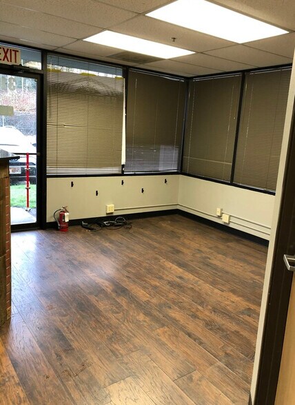 More Photos Of 302-376 NE 219th Ave, Gresham Light Manufacturing For Lease