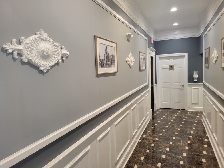 More Photos Of 17 North Rd, Chelmsford Bank For Lease