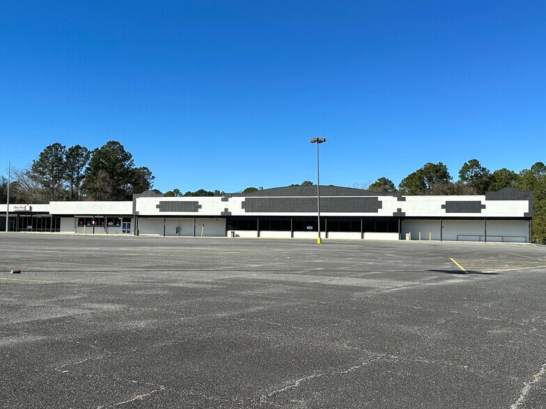 More Photos Of 701 Riverside Ave, Waycross General Retail For Sale