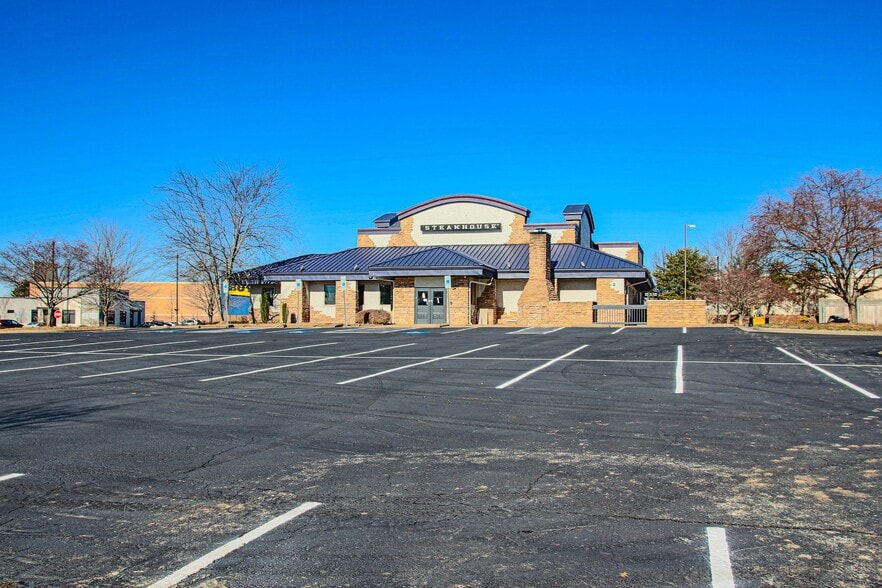 More Photos Of 341 Rockwood Rd, Arden Restaurant For Lease