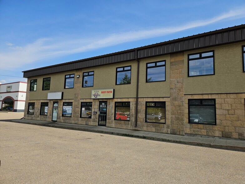 More Photos Of 4731 61 St, Red Deer Service For Lease