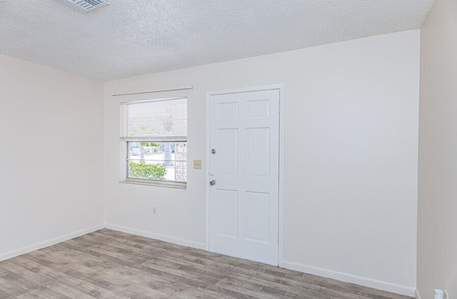 More Photos Of 3025 54th St S, Gulfport Apartments For Sale