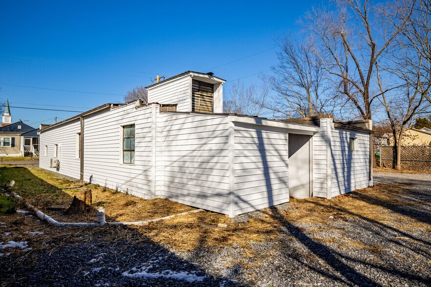 More Photos Of 2336 Old Knoxville Pike, Maryville Light Manufacturing For Sale