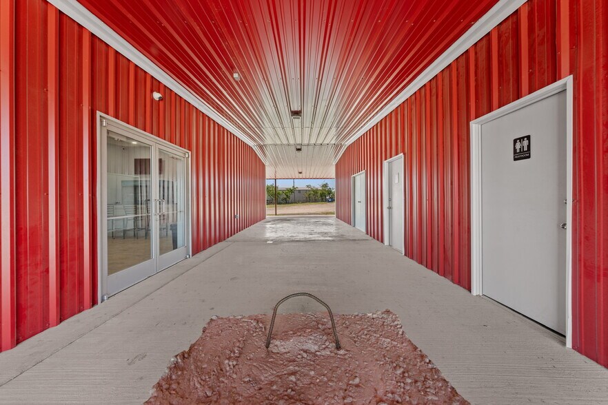 More Photos Of 4159 Highway 6, Clifton Showroom For Sale