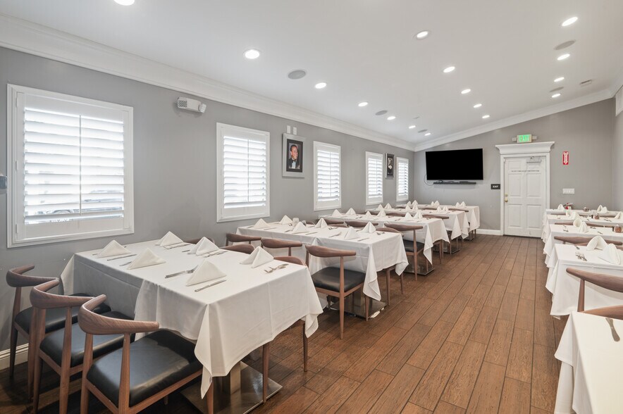 More Photos Of 16503 Whittier Blvd, Whittier Restaurant For Sale