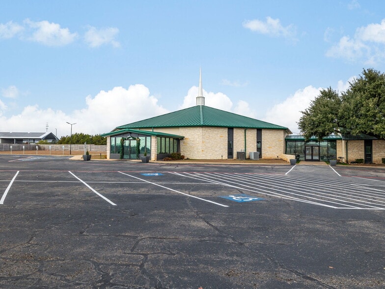 More Photos Of 6600 S Lakewoods Dr, Georgetown Specialty For Sale