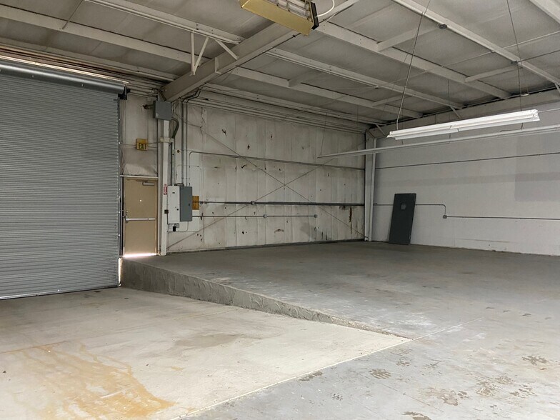 More Photos Of 509 Mineral Trace, Birmingham Light Distribution For Lease