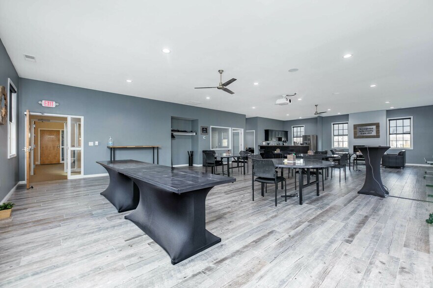 More Photos Of 8501 S Mason Montgomery Rd, Mason Office For Sale