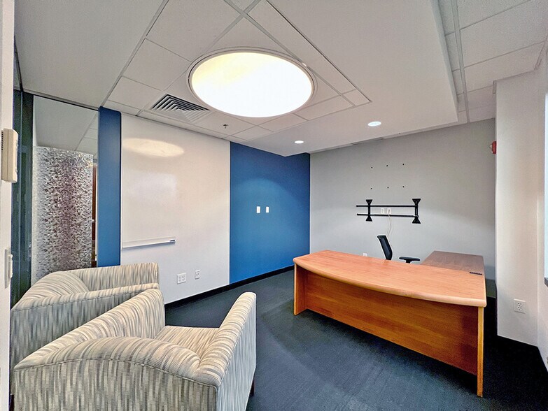 More Photos Of 475 Regency Park Dr, O'Fallon Office For Sale