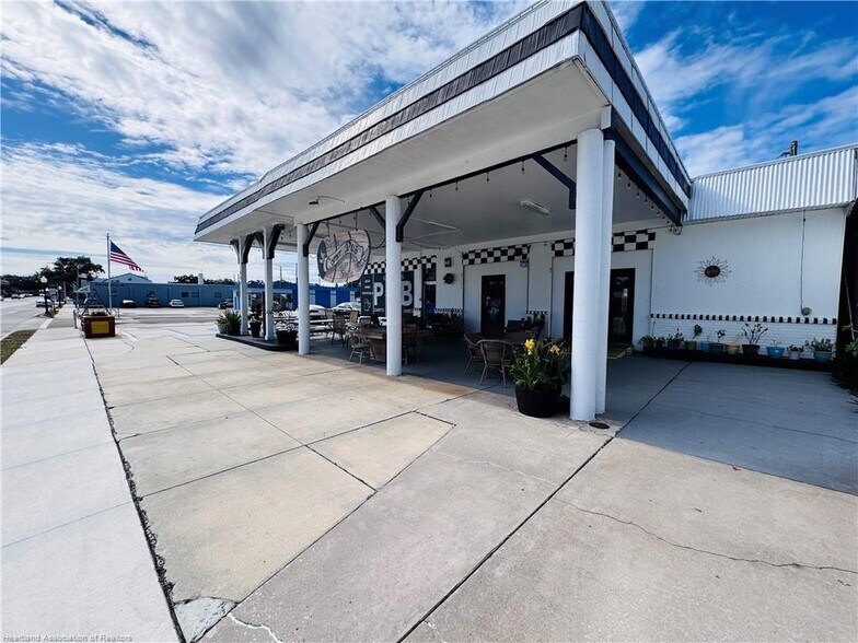 More Photos Of 407 N Ridgewood Dr, Sebring Convenience Store For Sale