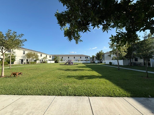 More Photos Of 716-731 SW 12th St, Homestead Apartments For Sale