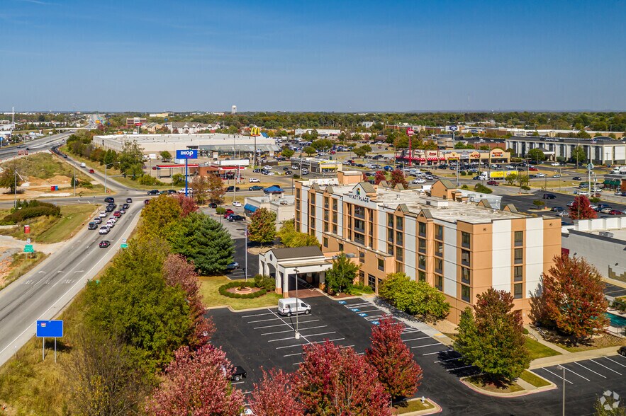 More Photos Of 4610 W Walnut St, Rogers Hotel For Sale