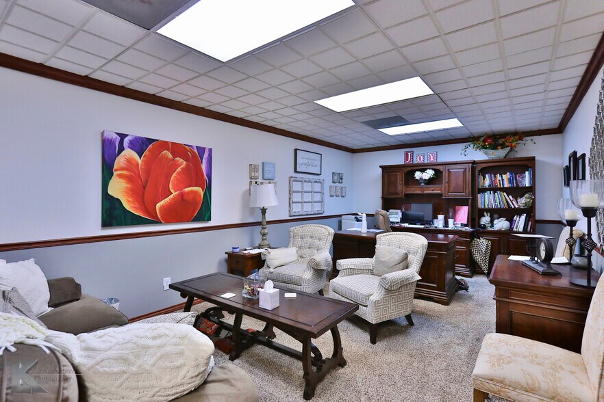 More Photos Of 318 Cedar St, Abilene Storefront Retail Office For Sale