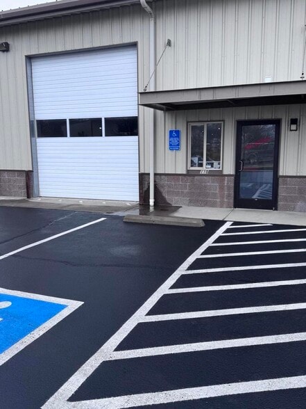 Primary Photo Of 840 SE Woodland Blvd, Bend Warehouse For Lease