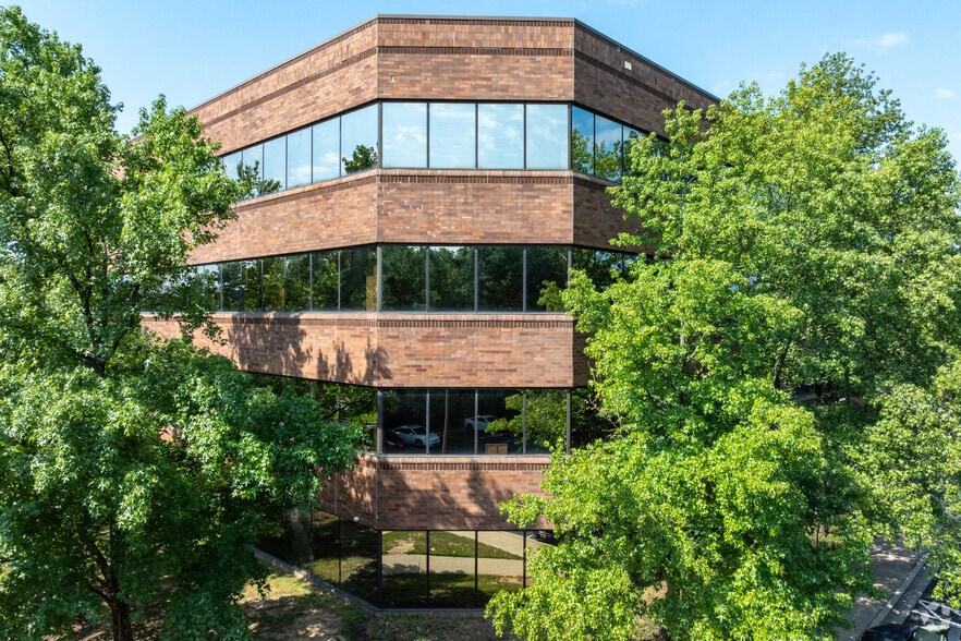 More Photos Of 7240 Parkway Dr, Hanover Office For Lease