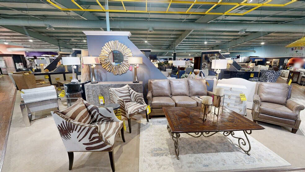 More Photos Of 2013 N 13th St, Rogers Freestanding For Sale