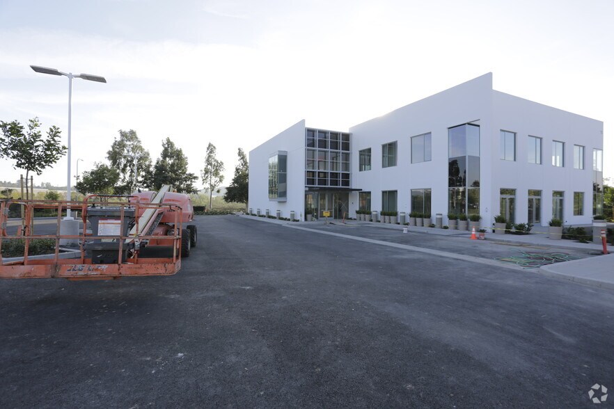 More Photos Of 75 Doppler, Irvine Loft Creative Space For Lease