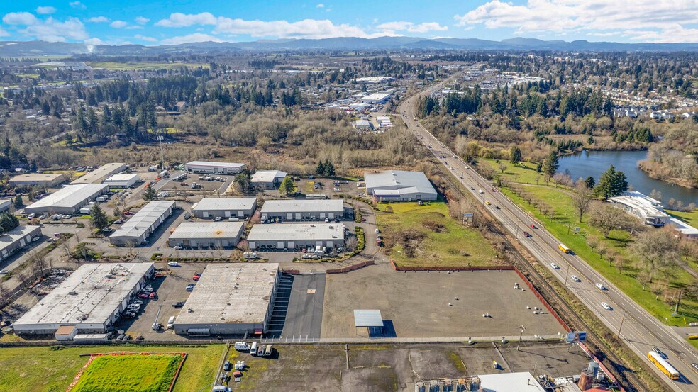 More Photos Of 2630 SE 39th Loop, Hillsboro Warehouse For Lease