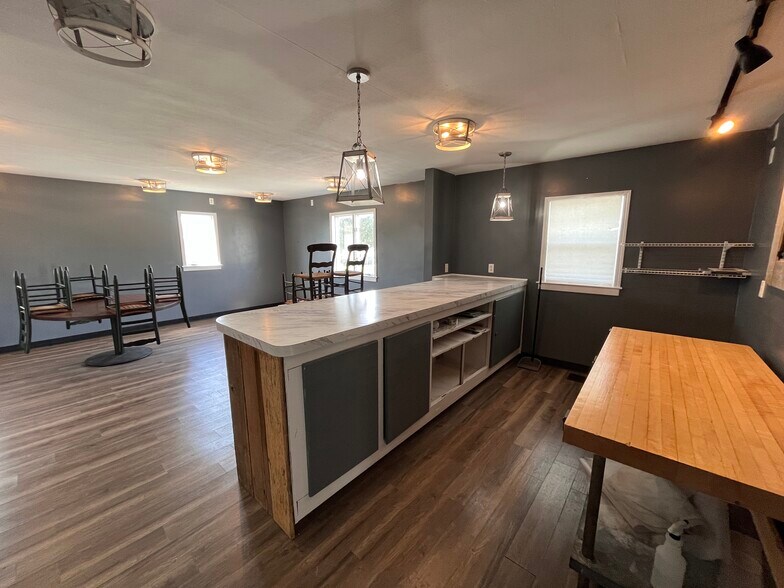 More Photos Of 125 N Adrian Hwy, Lyons Restaurant For Sale