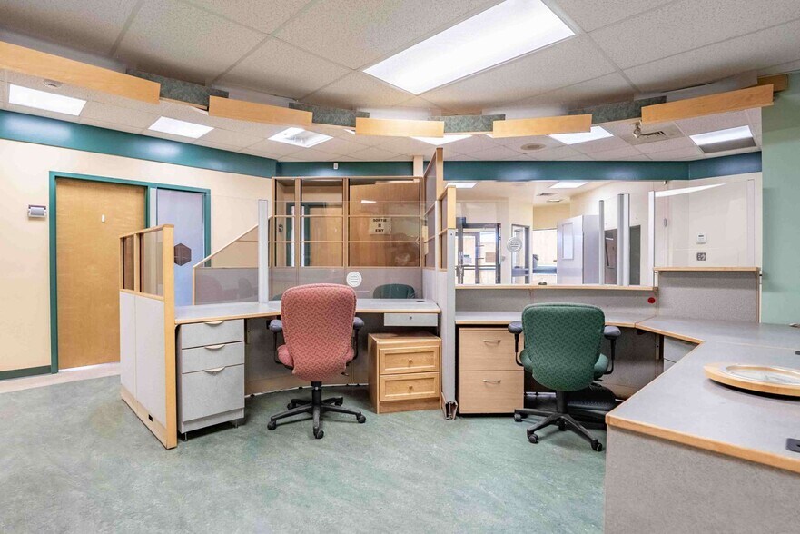 More Photos Of 29 Main St E, Chelmsford Office For Sale