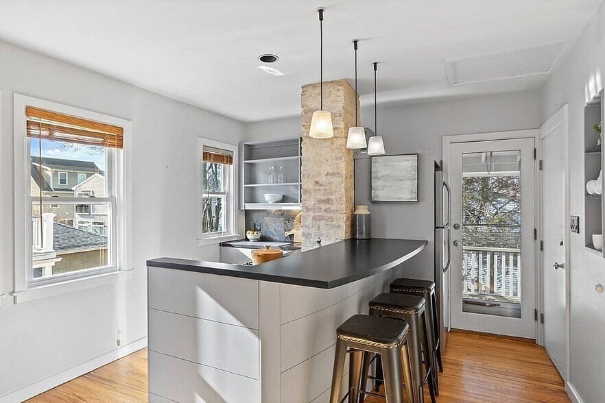 More Photos Of 132 Rawson Rd, Arlington Flex For Sale