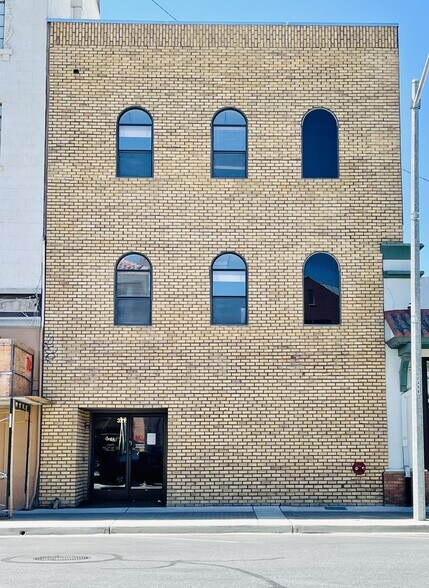 More Photos Of 321 5th St, Hollister Office For Sale