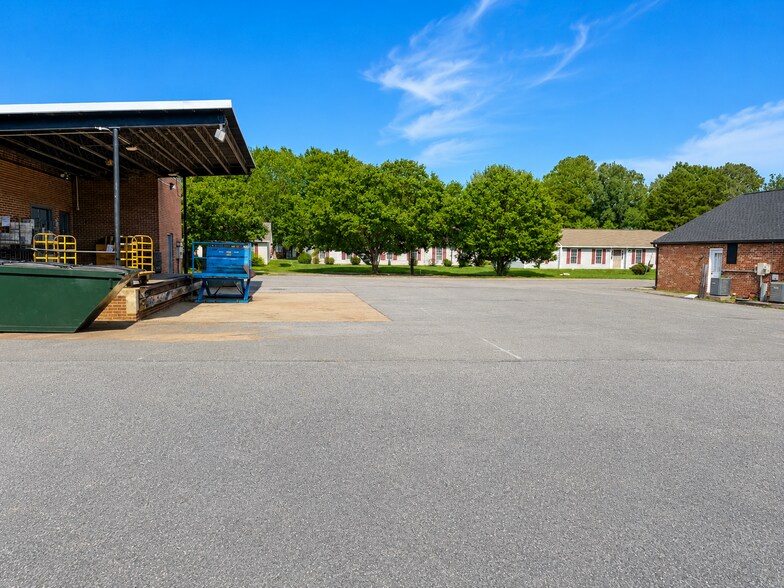 More Photos Of 400 Wright St, Tappahannock Office For Sale
