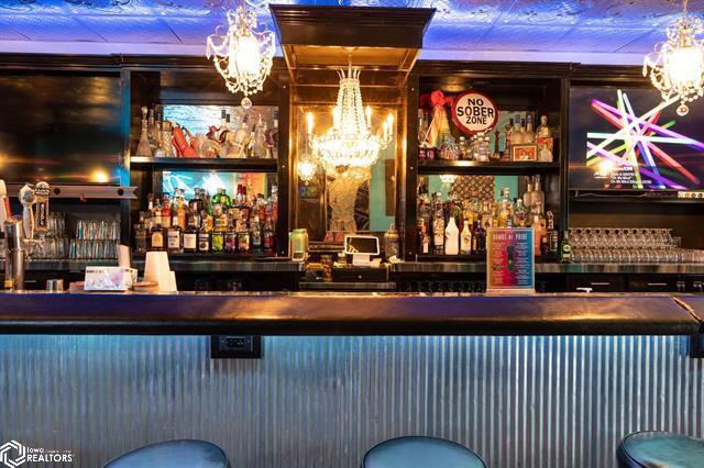 More Photos Of 854 Washington St, Burlington Bar For Sale