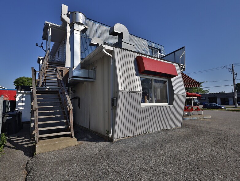 More Photos Of 859 Rue De La Vérendrye, Trois-Rivières General Retail For Sale