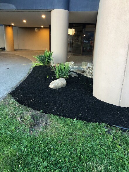 More Photos Of 2575 W Broad St, Columbus Office For Sale