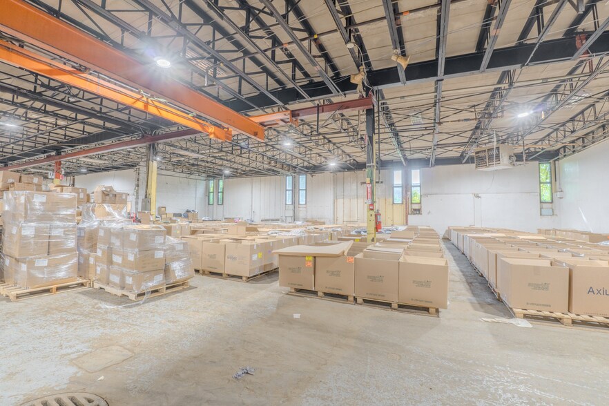 More Photos Of 181 Av Oneida, Pointe-claire Industrial For Sale