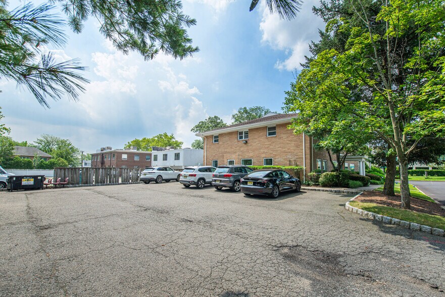 More Photos Of 631 E Palisades Ave, Englewood Cliffs Office For Sale