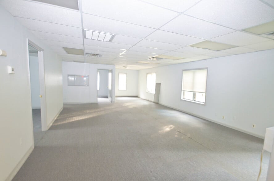 More Photos Of 1 Austin Ave, Iselin Medical For Lease
