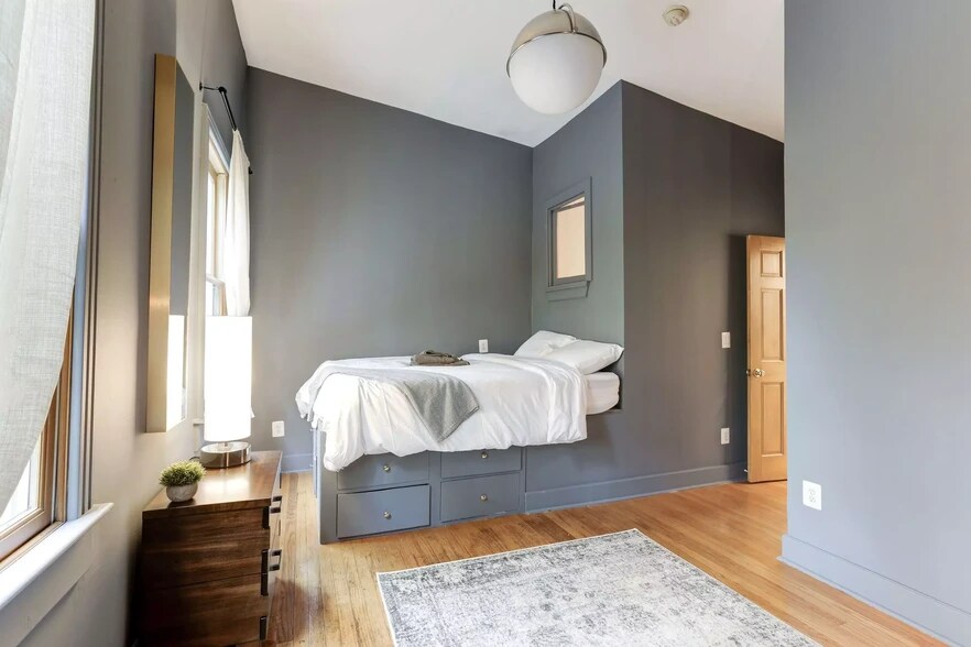 More Photos Of 1001 S Carolina Ave SE, Washington Storefront Retail Office For Sale