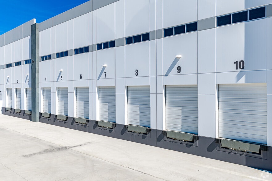 More Photos Of 19472 Cajon Blvd, San Bernardino Distribution For Lease