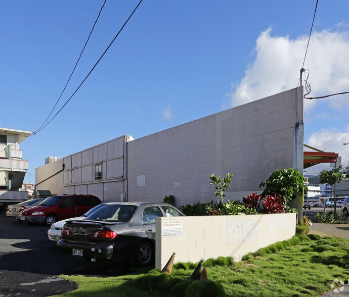 More Photos Of 750 Kapahulu Ave, Honolulu General Retail For Lease