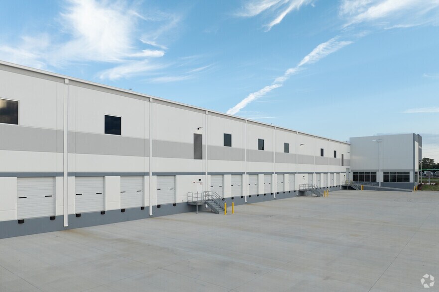 More Photos Of 9100 FM 1405, Baytown Distribution For Sale