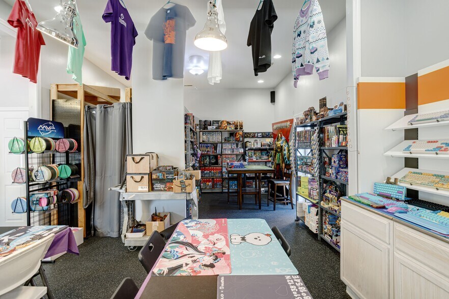 More Photos Of 7107 Juniper Rd, Fairview Showroom For Sale