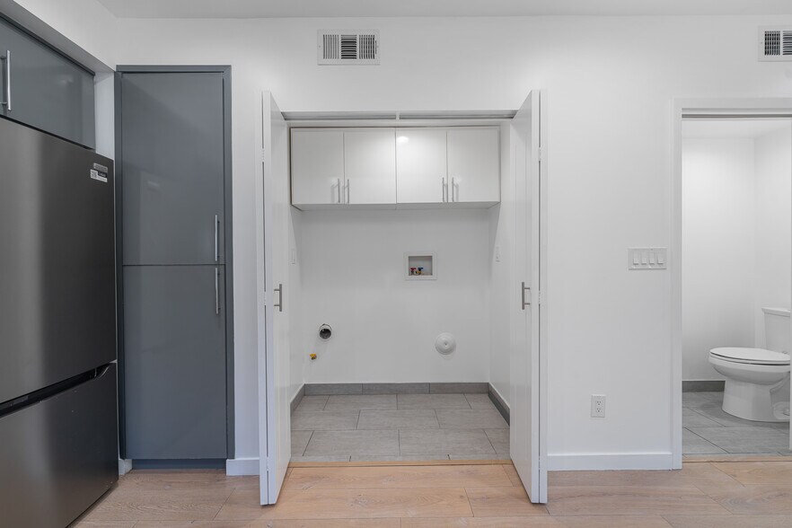 More Photos Of 10706 Camarillo St, Toluca Lake Apartments For Sale