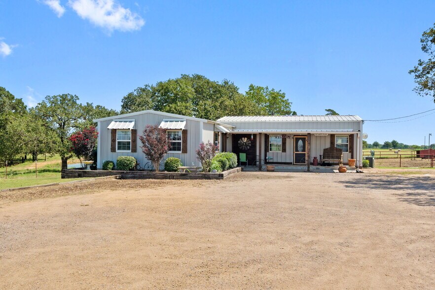 More Photos Of 204 County Road 107, Whitesboro Horse Stables For Sale