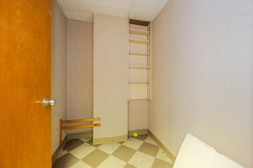 More Photos Of 195 N Village Ave, Rockville Centre Office For Sale