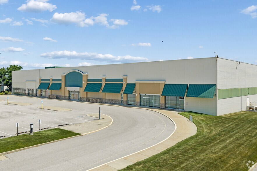 More Photos Of 5455-5555 Darrow Rd, Hudson Distribution For Lease