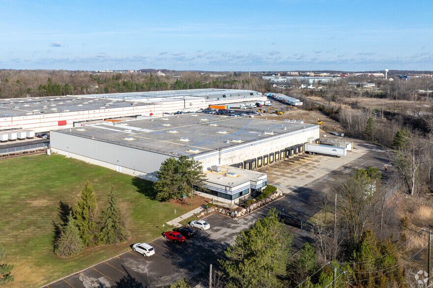 More Photos Of 43600 Gen Mar, Novi Distribution For Lease