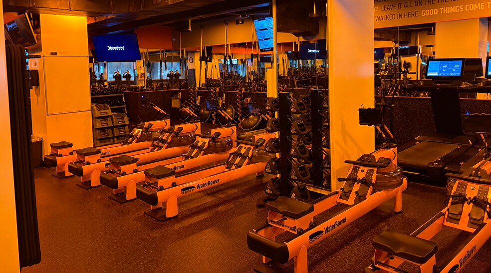 More Photos Of 124 W 23rd St, New York Apartments For Lease