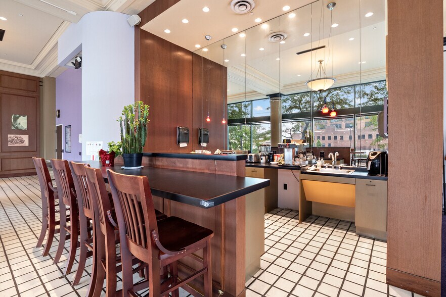 More Photos Of 2300 Locust St, Saint Louis Office For Lease