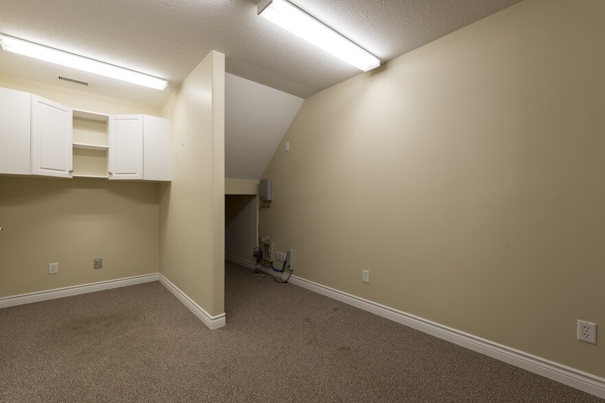 More Photos Of 380 Mackenzie Blvd, Fort McMurray Warehouse For Lease