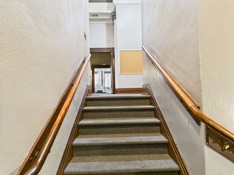 More Photos Of 619 Blondeau St, Keokuk Office For Sale