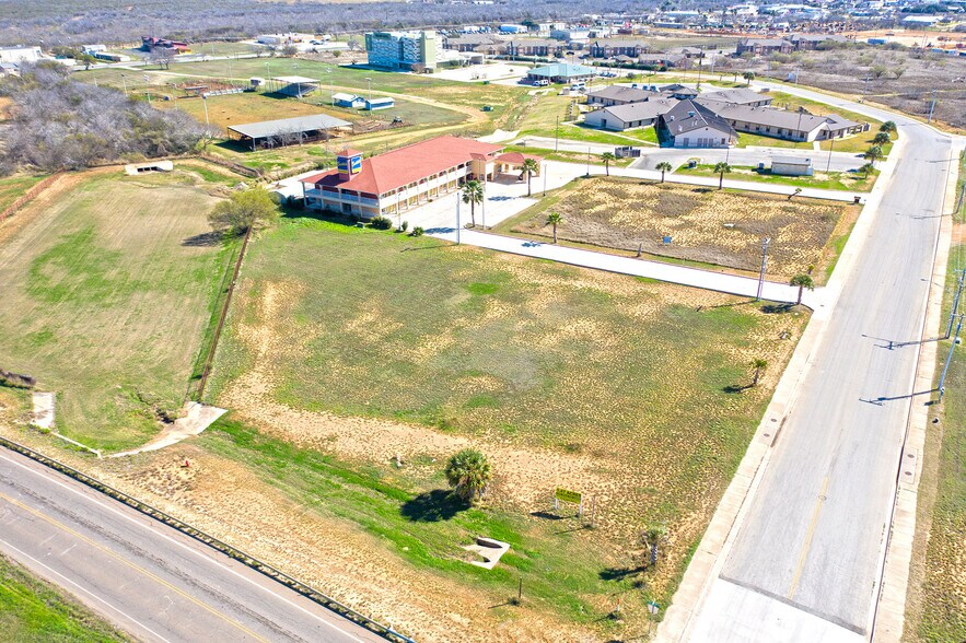 More Photos Of 475 Mars Dr, Cotulla Land For Lease