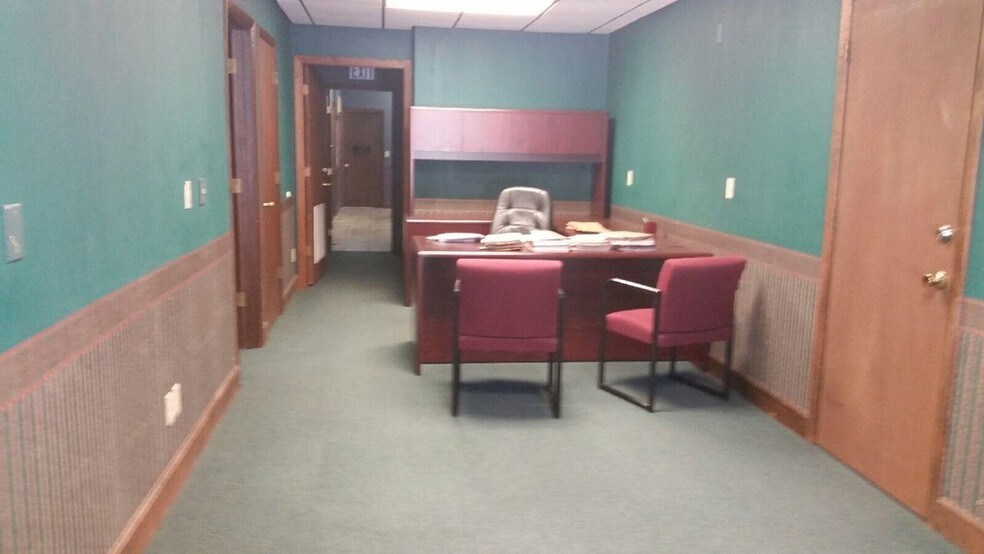 More Photos Of 1300 N Main St, Williamstown Office For Lease