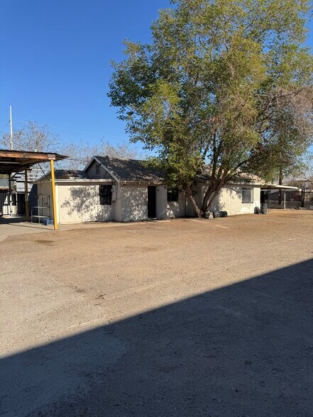 More Photos Of 6622-6626 N 58th Dr, Glendale Distribution For Sale